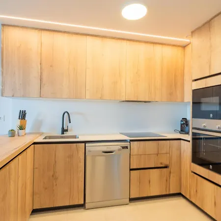 Silver Tower 7b Apartment *